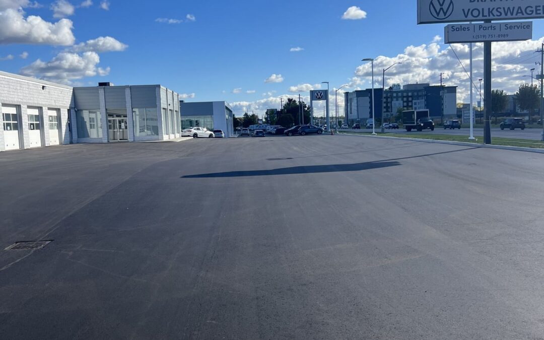 How Weather Affects Commercial Asphalt Performance in Ontario